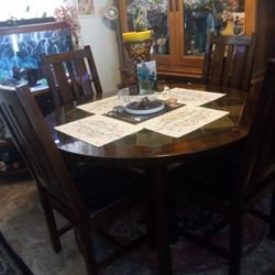 Dining Room Table/W 4 Chairs