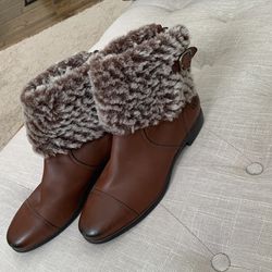 Ugg Boots (9- New) Fits More Like 81/2