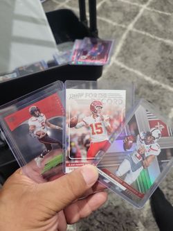 Patrick Mahomes II football card lot/2 draft pick rookie cards/1 prestige record  card