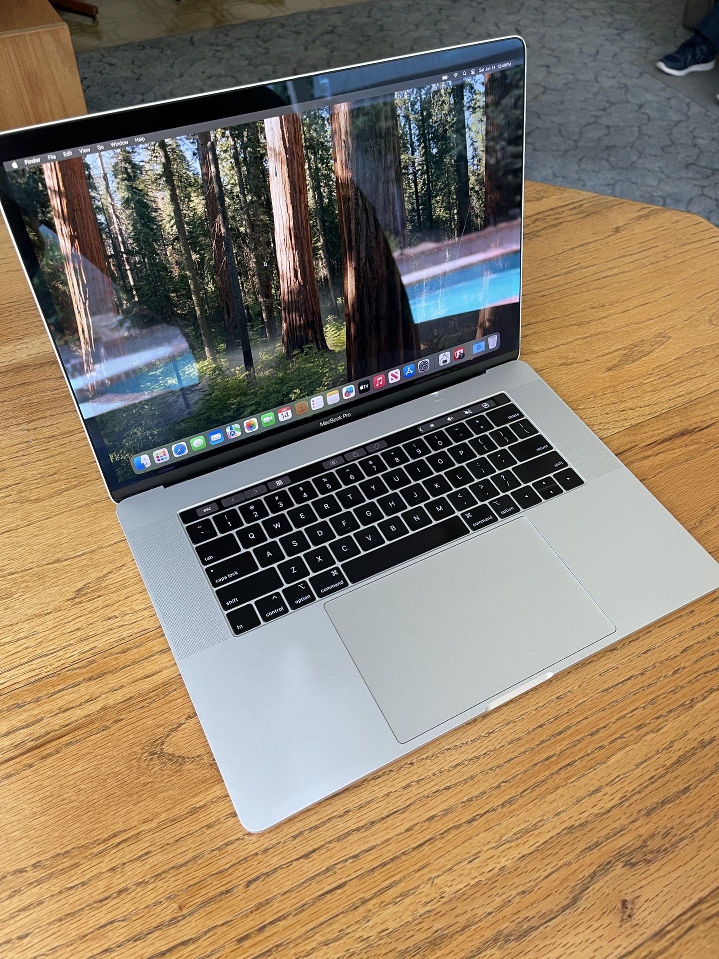 Apple MacBook Pro 2019 i9 2.3Ghz 8 core CPU, 16GB Ram, 512GB SSD, 4GB GPU, 15 inch