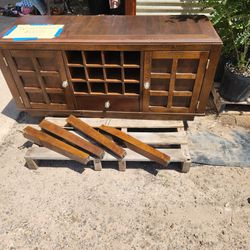 Coffee Table With 4 Rolling Stools & Wine Cabinet7