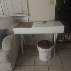 White Desk 
