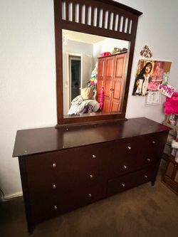 Dresser/mirror