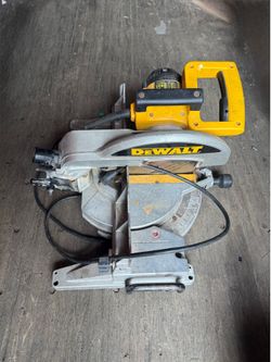 Dewalt 12" COMPOUND MITER SAW