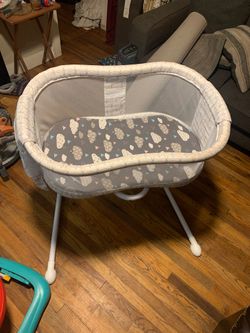 Halo bassinet never even used