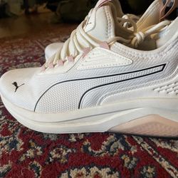 Size 9 Women’s Puma Running Shoes 