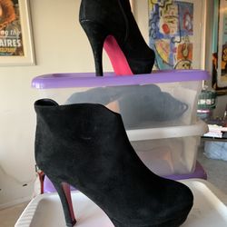Madden Platform Black Suede Booties 7.5-8