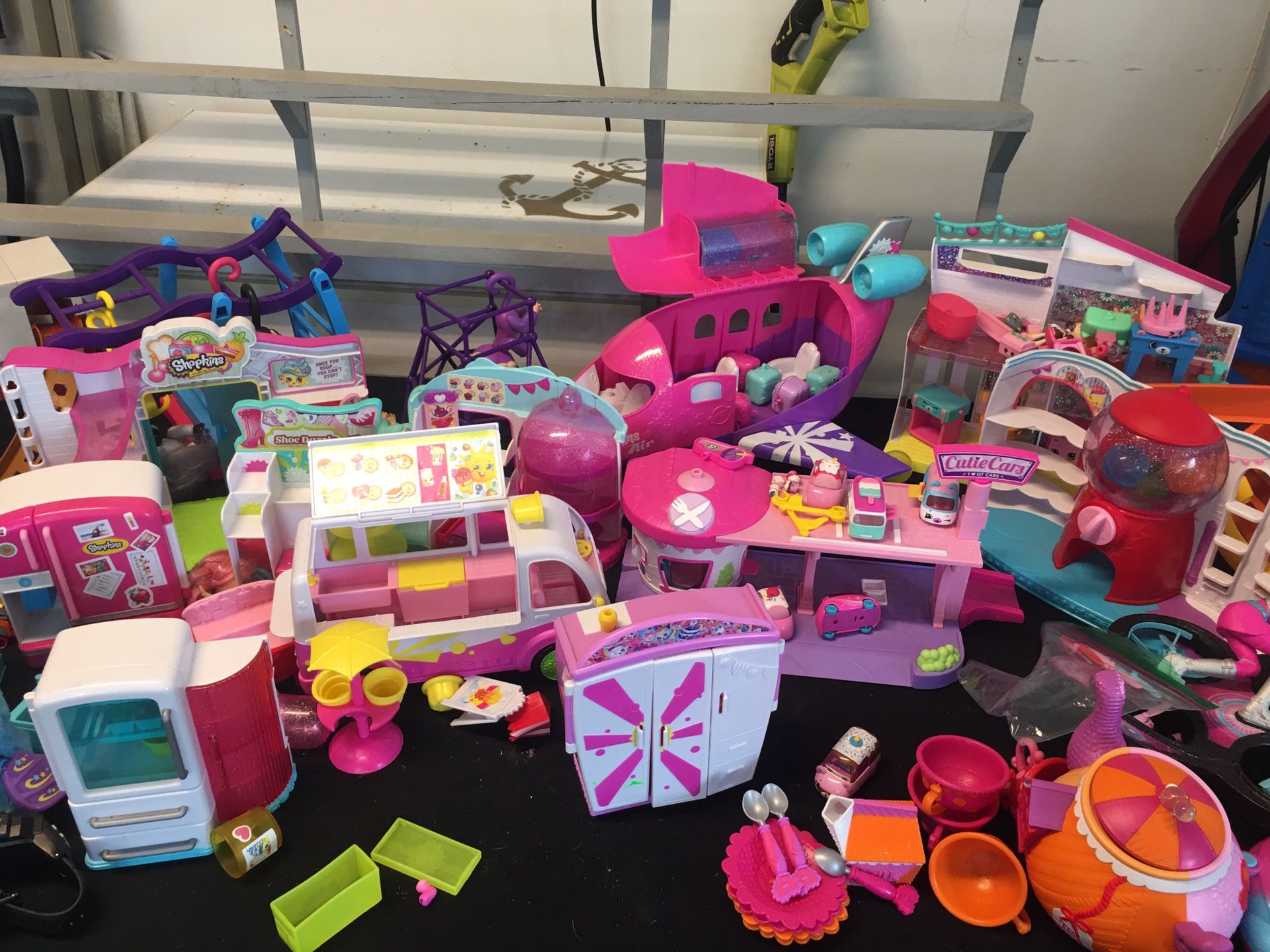 Shopkins sets and individuals