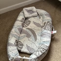 Infant support cushion / lounge 