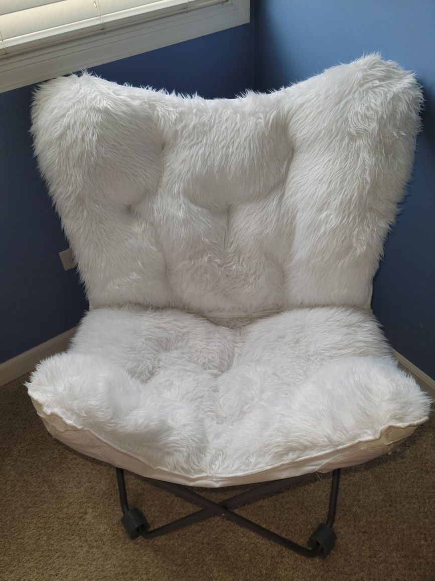 Urban Shop Faux Fur Butterfly Chair, White
