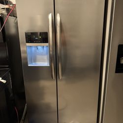 Refrigerador Frigidaire Counter Depth   35 3/4 Wide 