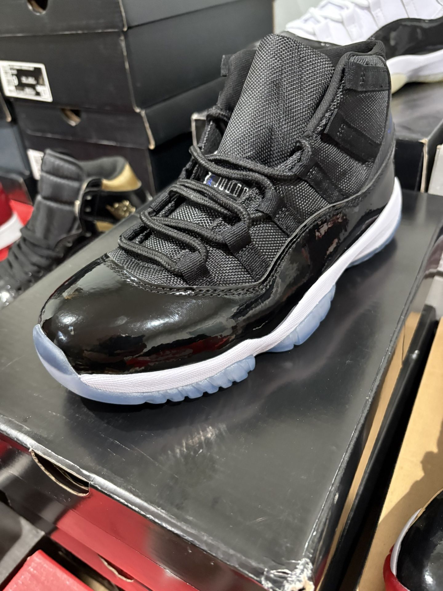Jordan Retro 11 “ Space 🌎 Jams” Men’s SZ 8,12