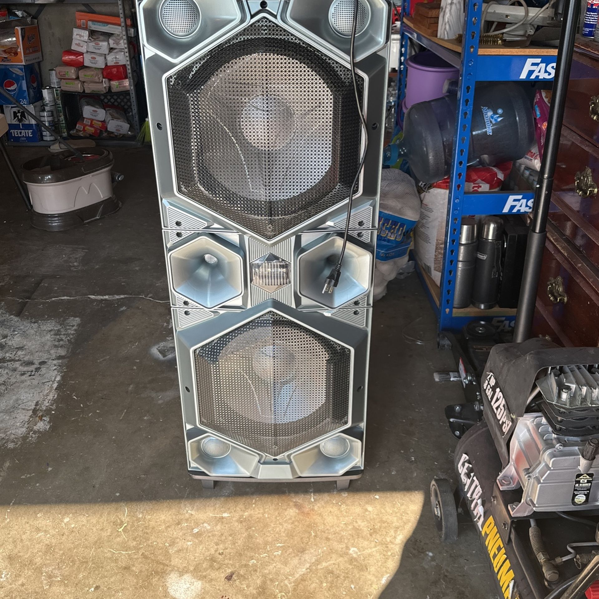 Bocina Bluetho Con Luces Lista Para Las Fiestas Solo La Use 2veces