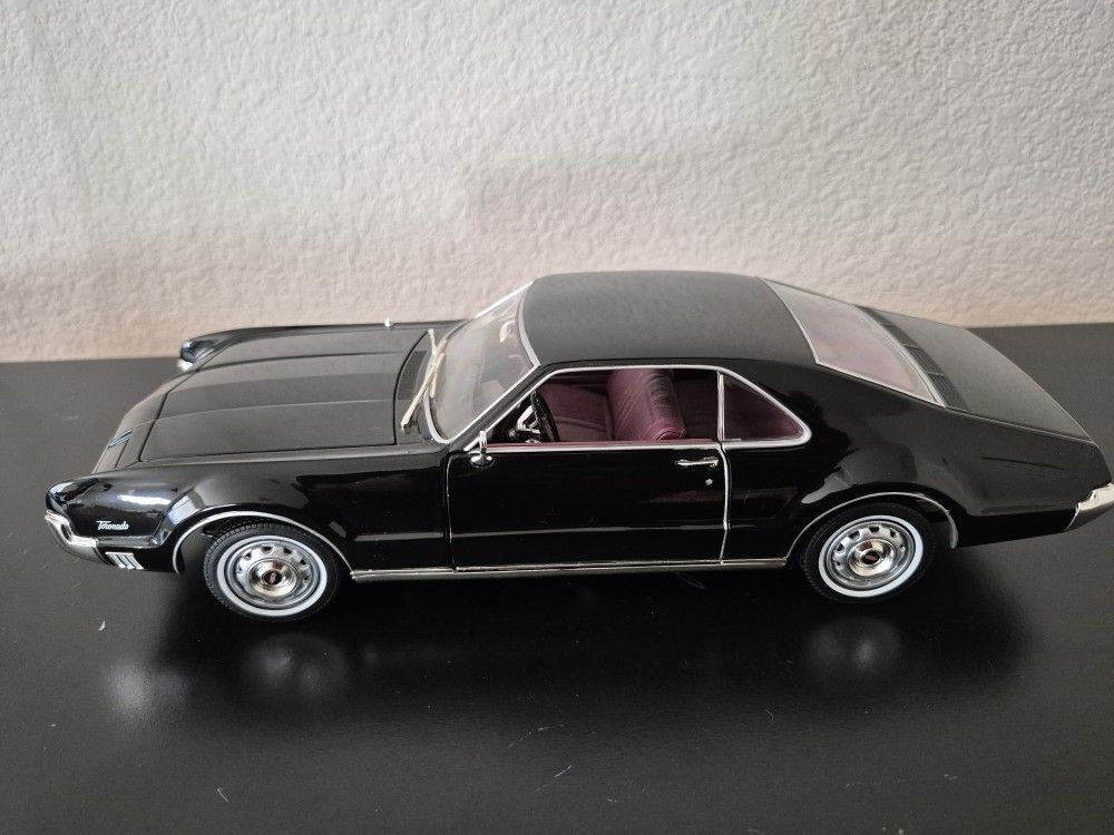 (contact info removed) Oldsmobile Toronado Black American Mint 1:18