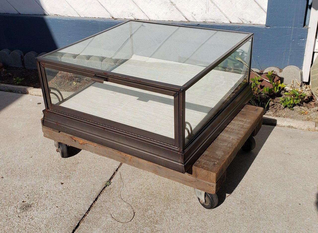 Metal glass display case commercial use, very heavy duty. No stand included, you get only what you see in pictures