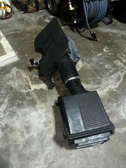 GMC Sierra air intake cleaner box duct