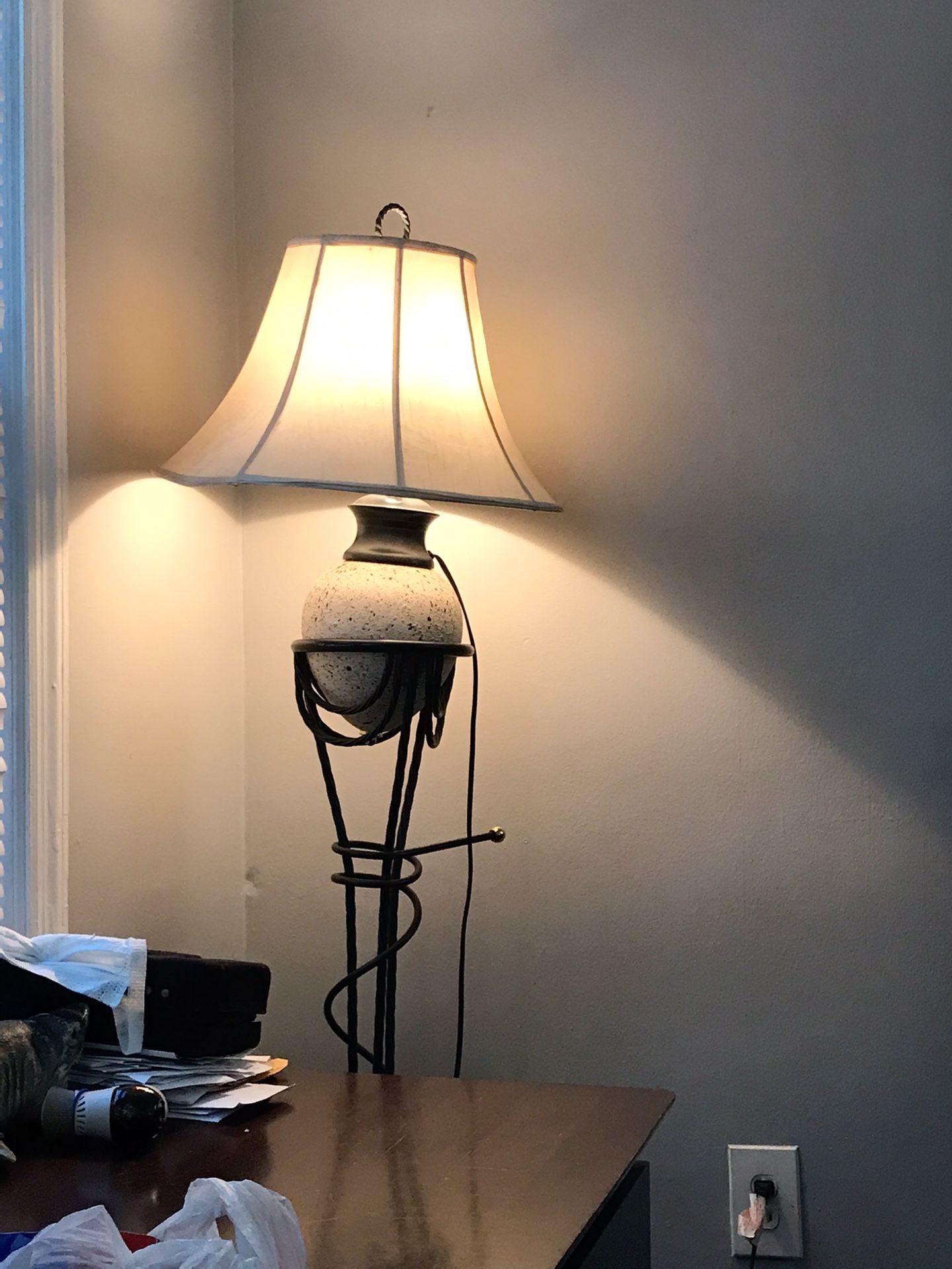 Standing floor lamp