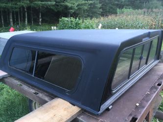 Camper shell ,Ford F-150 short bed 1989