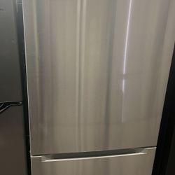 VISSANI MDBF18SS 18.7 cu. ft. Bottom Freezer Refrigerator