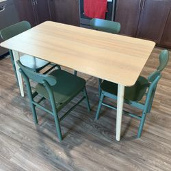 Dining Table & 4 Chairs