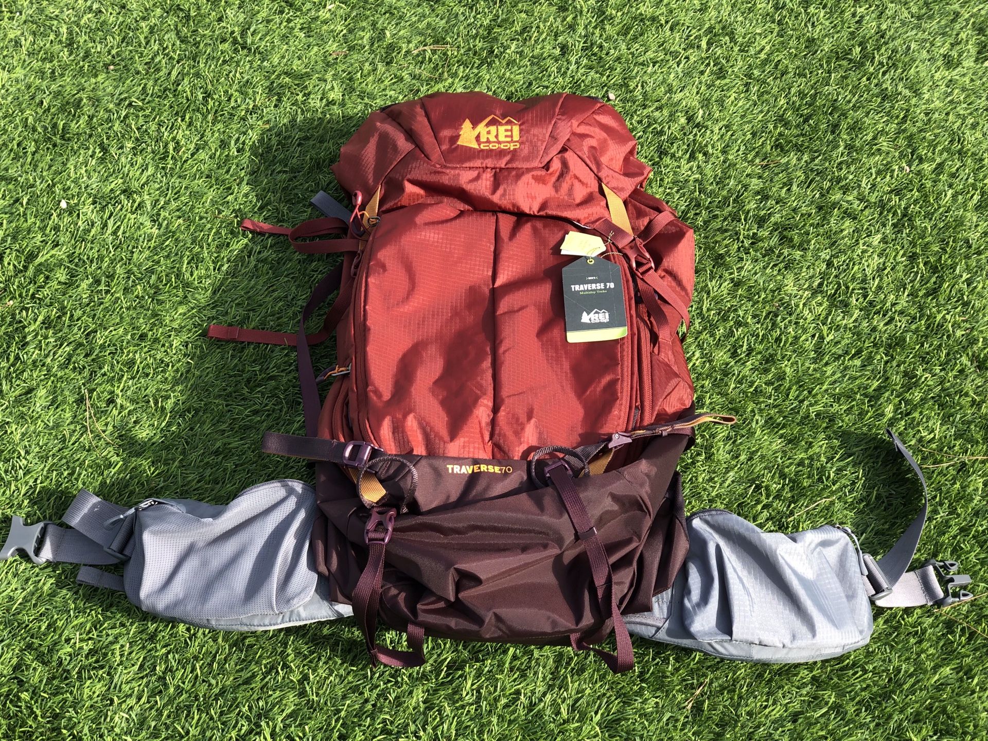 NEW REI Traverse 70 Backpack - lid converts to daypack