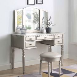 Brand New 3 PC Silver Vanity Set