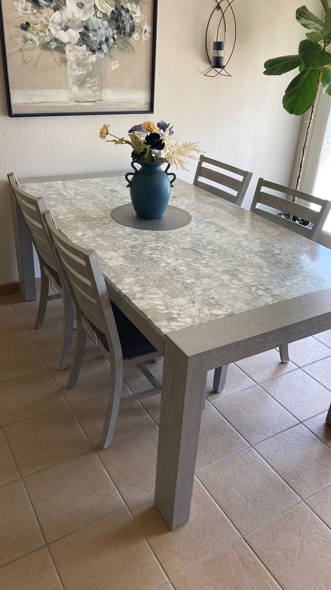 Mármol Dining Table