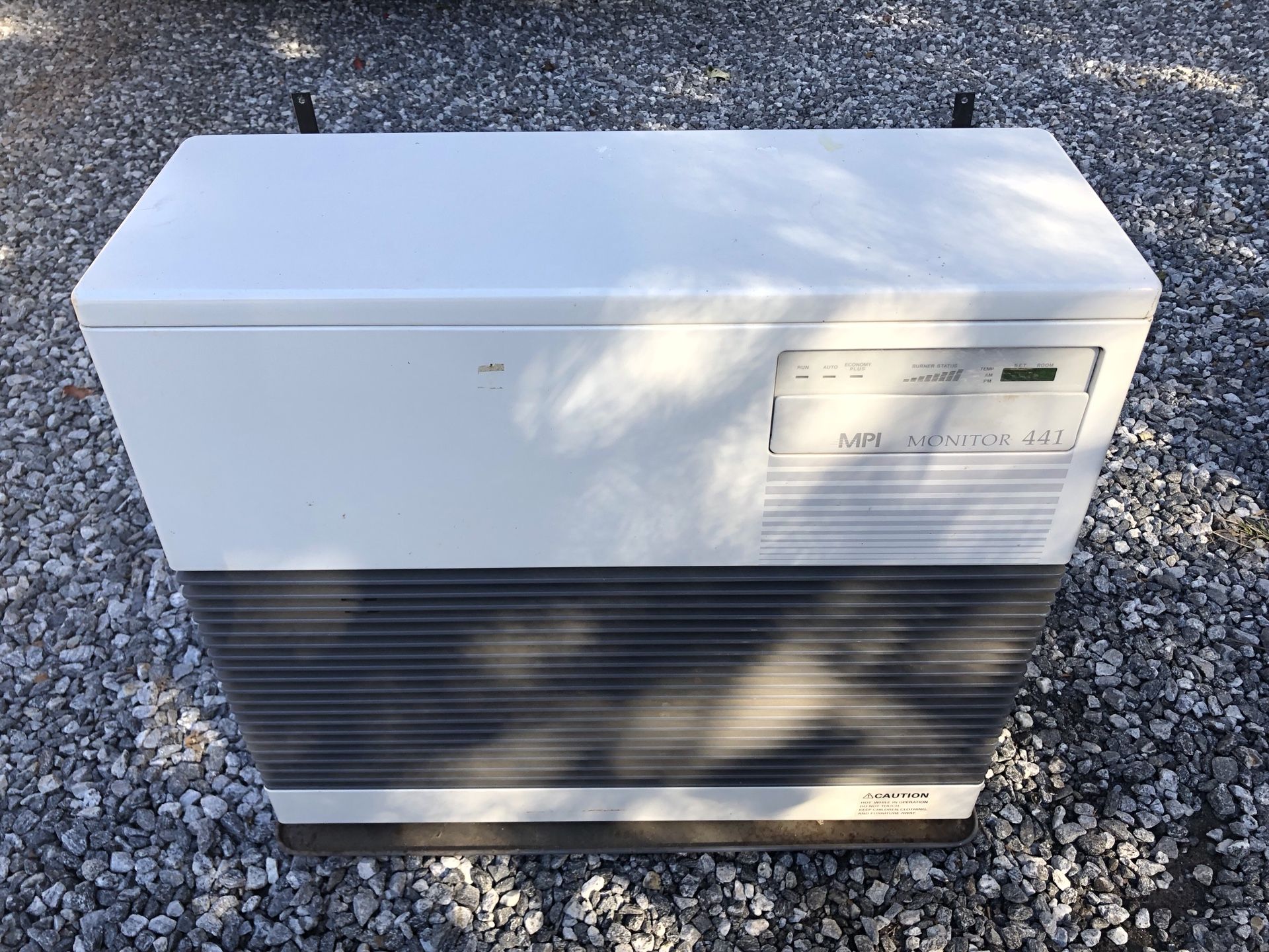 Monitor Model #441 kerosene heater and 330 gallon tank, all parts needed to function properly!