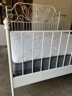 King Bed Frame/Mattress