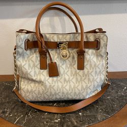 Michael Kors Luxury Hamilton Bag With Key