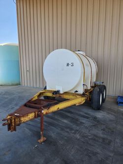 1000 gallon tank trailer, no pump
