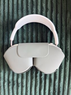 Apple AirPods Max in Green - Wireless Over-Ear Headphones with Smart Case
