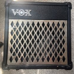 VOX Da5 AMP with cord