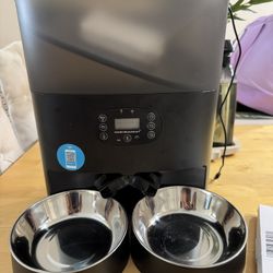 Like New WiFi Dual Auto Cat Feeder