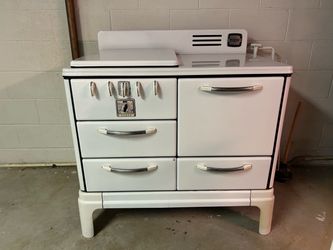 Vintage Roper Gas Stove with classic “Cooking Chart”