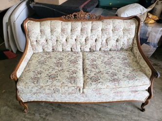 VINTAGE CHESTERFIELD