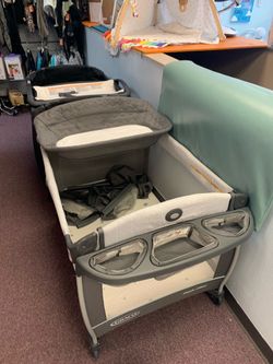 Grey so Gray pack and play with bassinet level and changer
