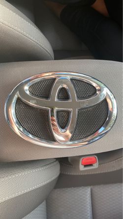 Toyota Genuin parts emblem
