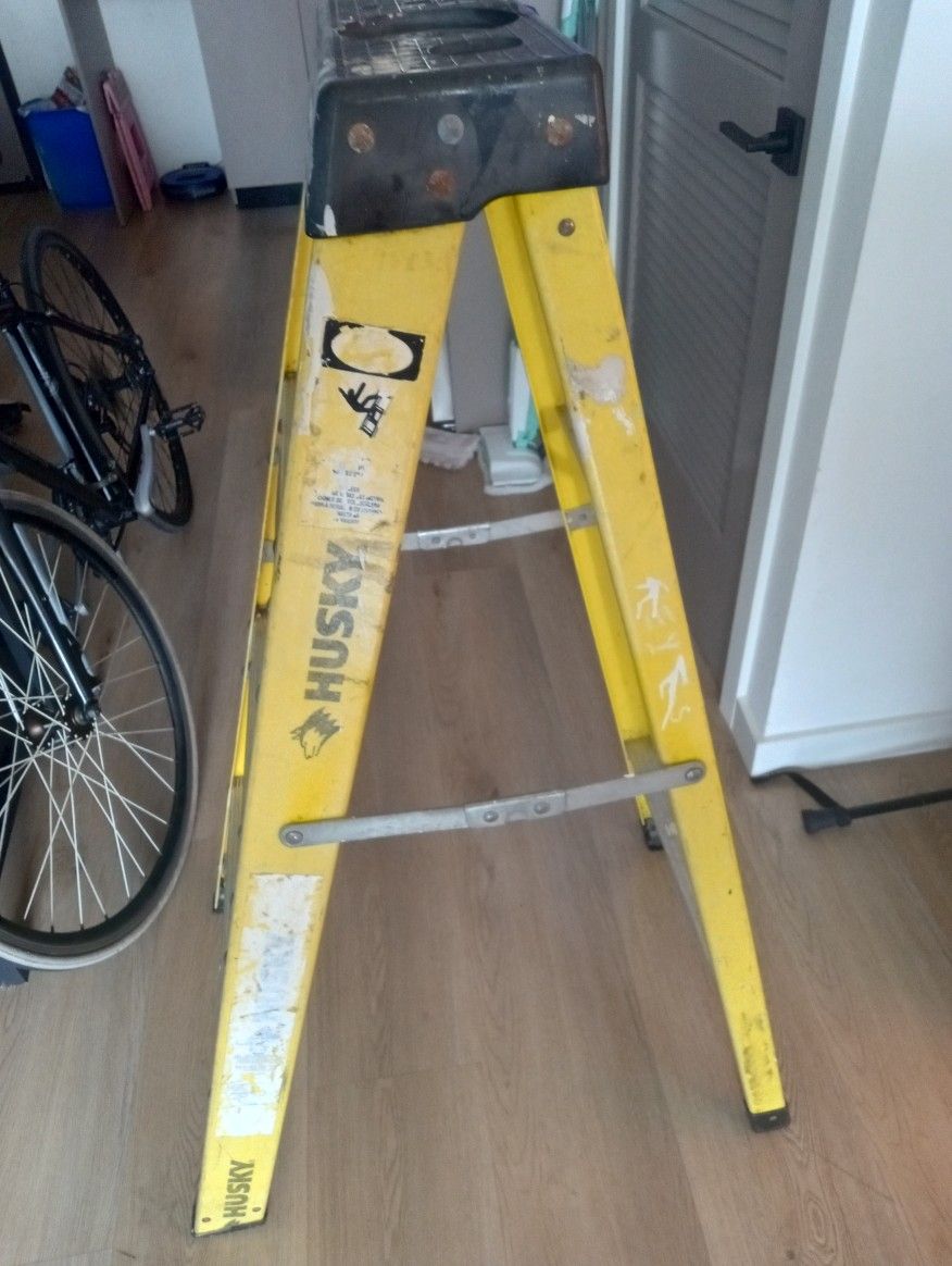 Husky 4 Ft. Fiberglass Ladder