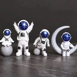 Astronaut Figure Statue Figurine Spaceman Sculpture Educational Toy Desktop Home