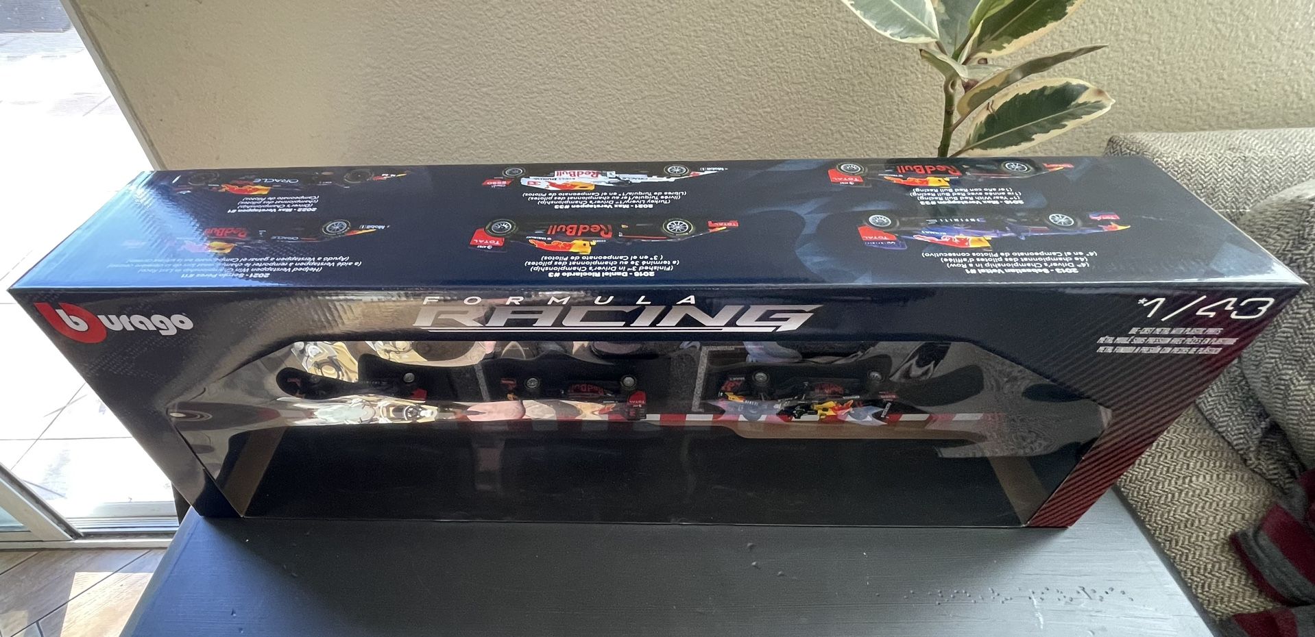 Costco Exclusive Red Bull Racing Form Formula 1 - 6 Car Set Bburago 1:43