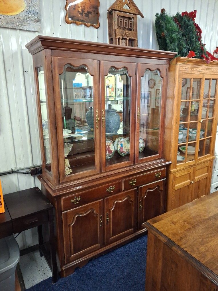 Thomasville China Cabinet!!!