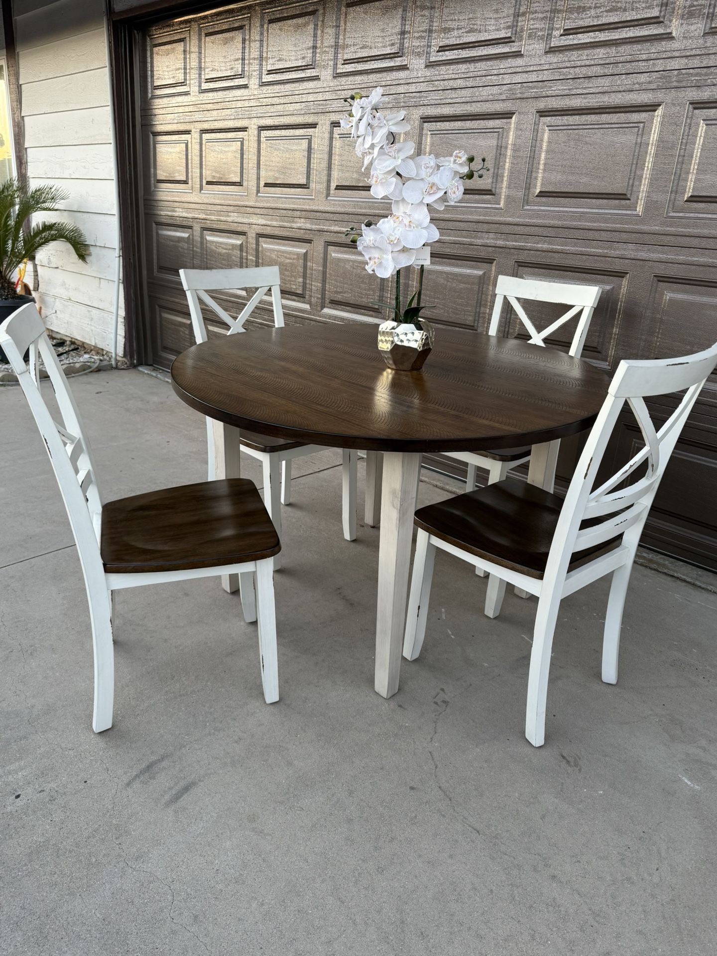 Beautiful Farmhouse Dining Table Set
