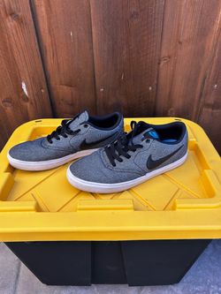 Size 9 Nikes