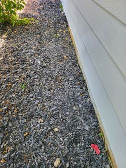Used black rubber mulch