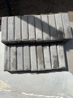 Gray Concrete Garden Edging Blocks – Landscape Border / Lawn Edging / Cement Bricks