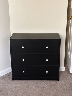 Black 3-Drawer Dresser with Round Knobs