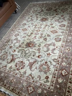 Persian Style Handknotted Area Wool Rug. 6'2" by 9'3"