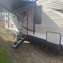 2019 Keystone Hideout 29’ Travel Trailer