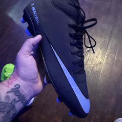 Black Nike Cleats Like New 10 Men